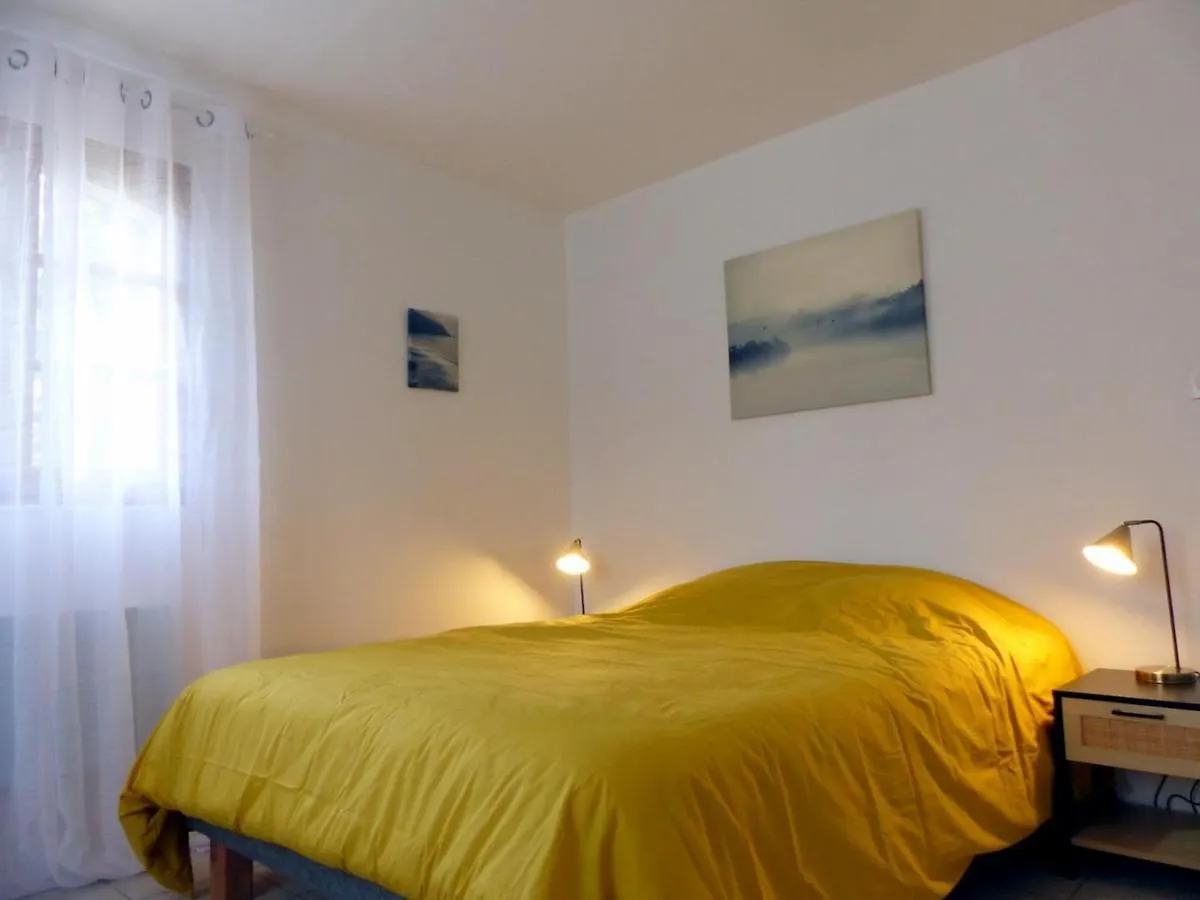 Charmant Gite Avec Piscine Privative Et Terrasse A Charroux, Village Medieval - Fr-1-489-394