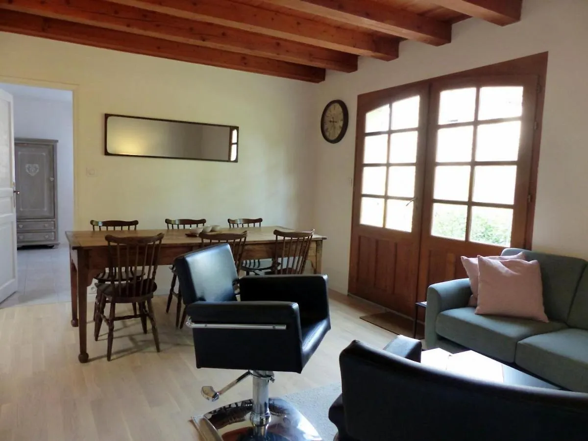 Holiday home Charmant Gite Avec Piscine Privative Et Terrasse A Charroux, Village Medieval - Fr-1-489-394