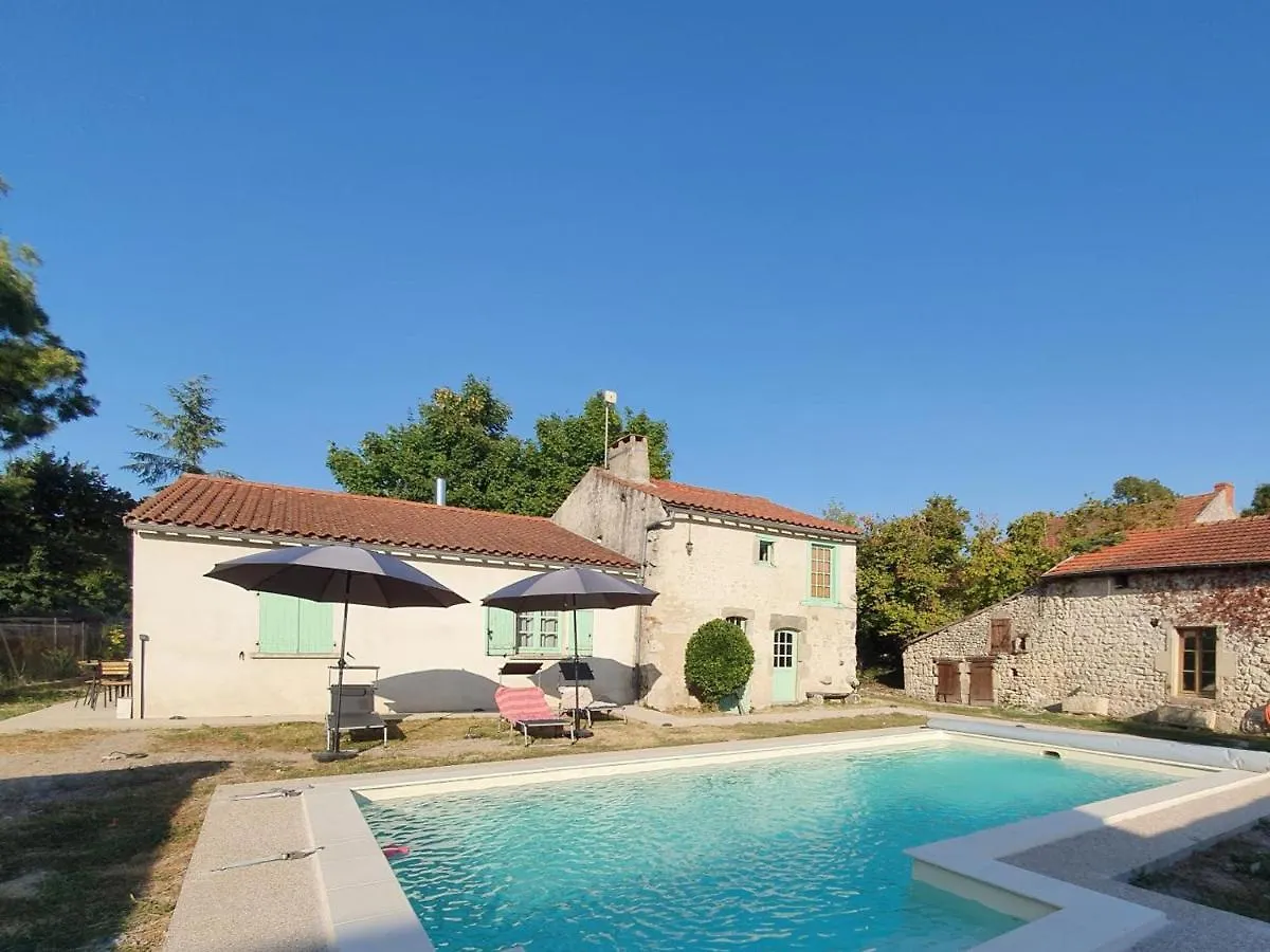 Charmant Gite Avec Piscine Privative Et Terrasse A Charroux, Village Medieval - Fr-1-489-394 0*, Charroux-d'Allier France