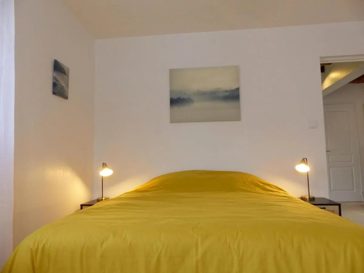 Charmant Gite Avec Piscine Privative Et Terrasse A Charroux, Village Medieval - Fr-1-489-394 France