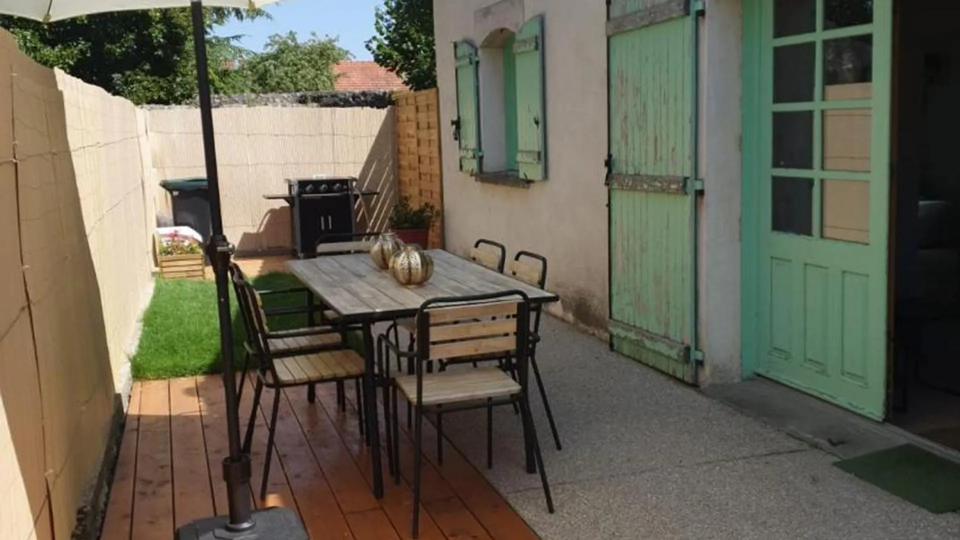 Charmant Gite Avec Piscine Privative Et Terrasse A Charroux, Village Medieval - Fr-1-489-394 Holiday home Charroux-d'Allier